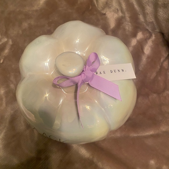 Rae Dunn Magic luster pumpkin birdhouse. 7.5x9”. New in box - Picture 2 of 4